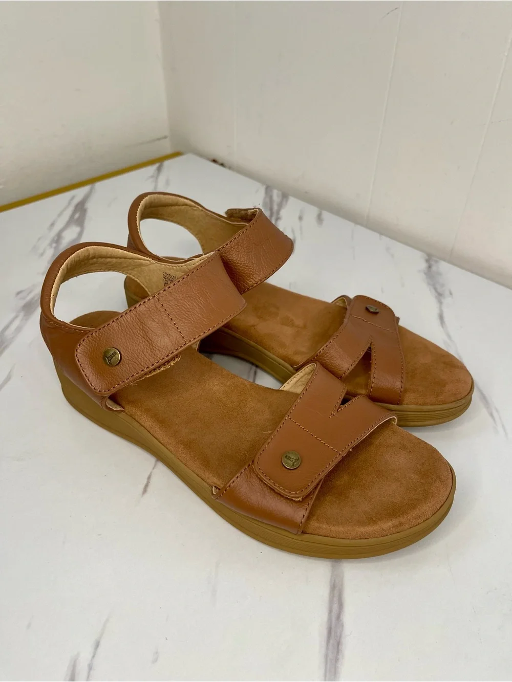 Lands' End Women's Brown Leather Adjustable Strap Sandals cushioned footbed Sz 9